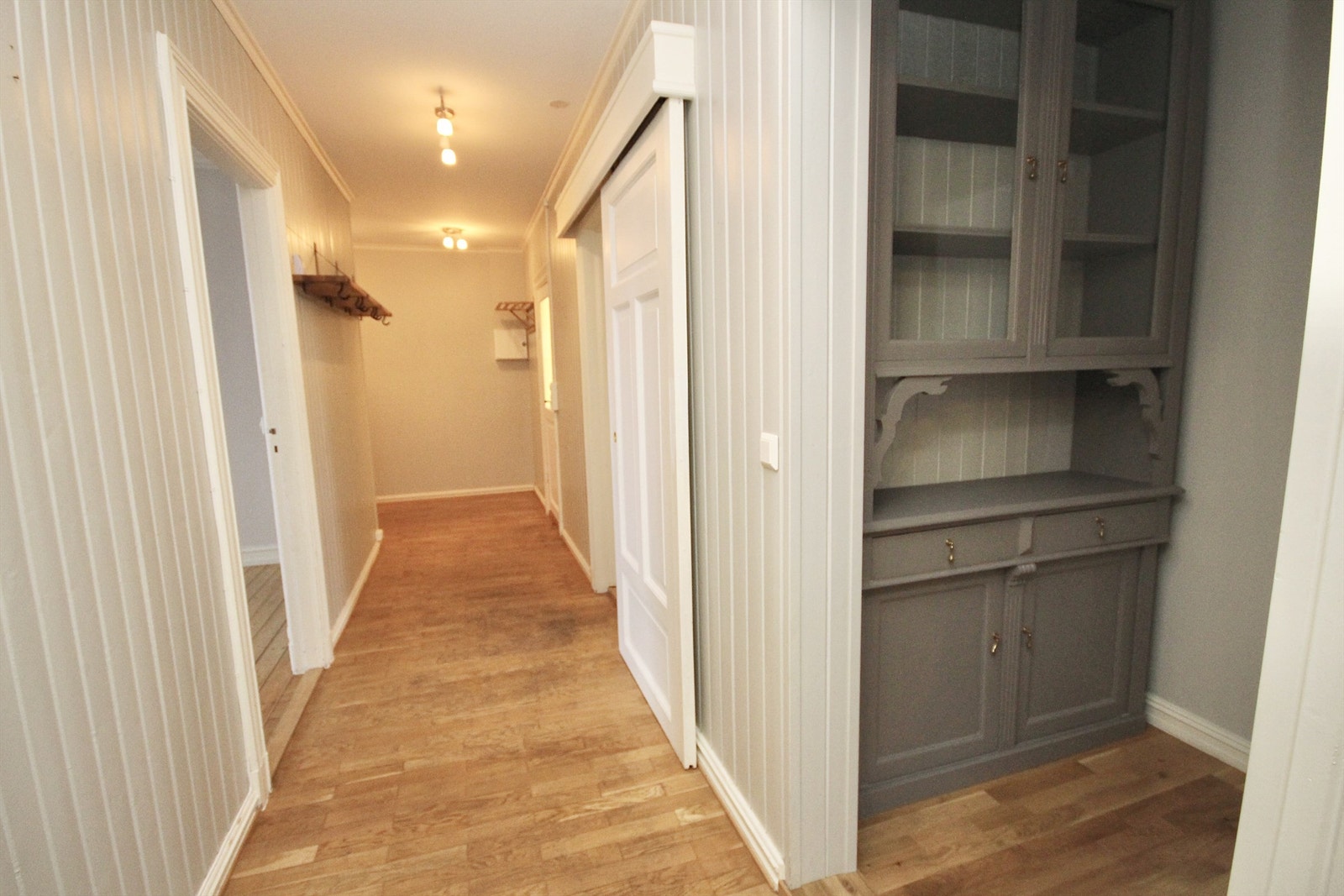 Gang og mellomgang til to soverom. Galleribilde