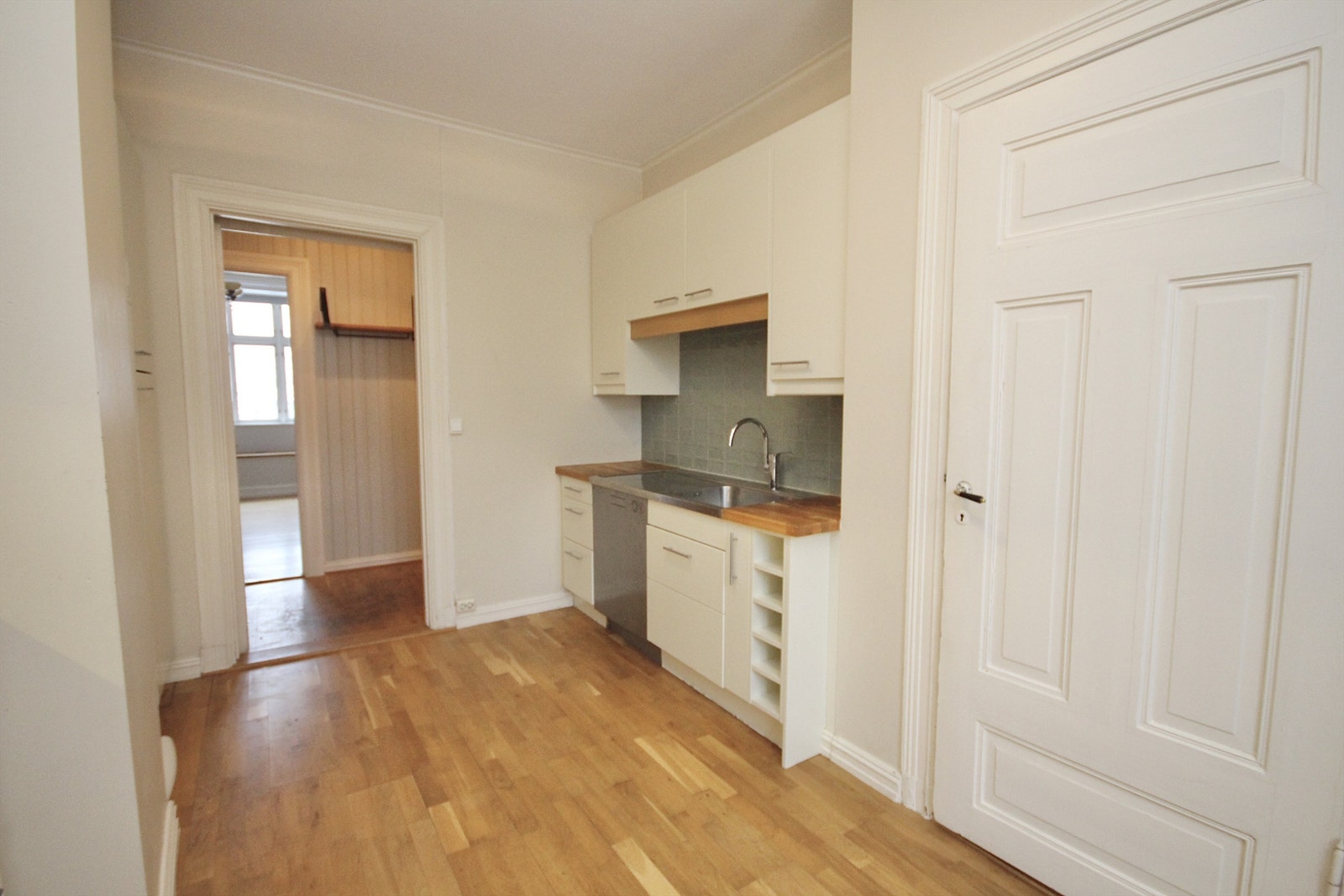 Kjøkkenet er godt utstyrt med hvitevarer. Galleribilde