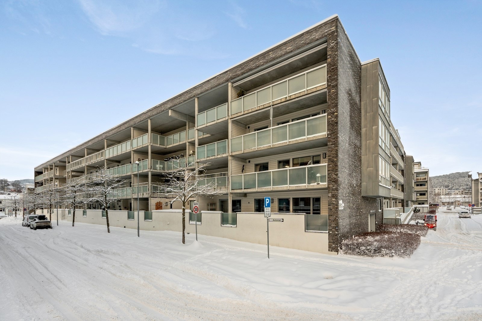 Fasade fra gateplan - Marienlyst Park II med et tidsriktig uttrykk. Galleribilde