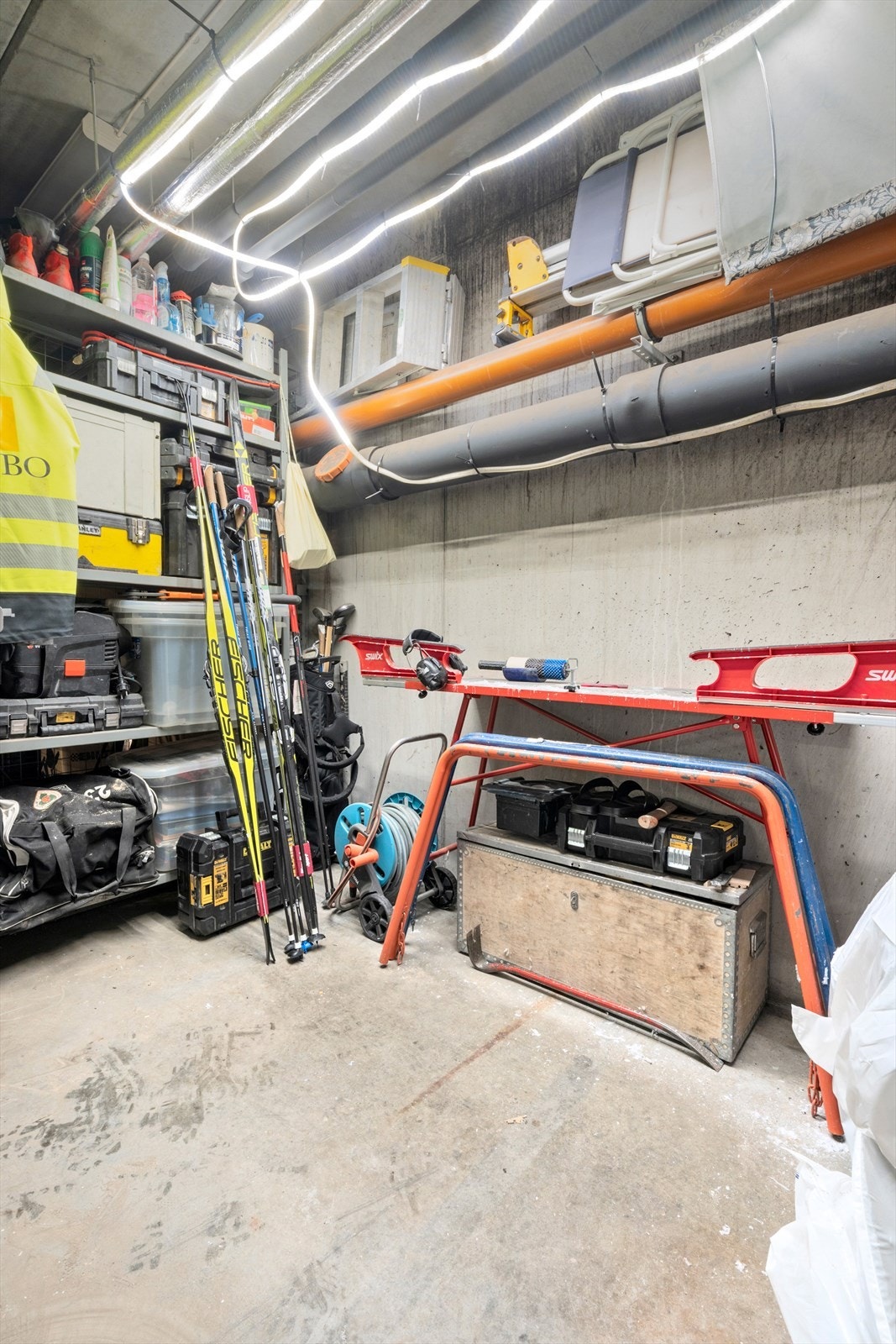 Kjeller-/fellesarealer - praktiske løsninger for oppbevaring og logistikk i hverdagen. Galleribilde