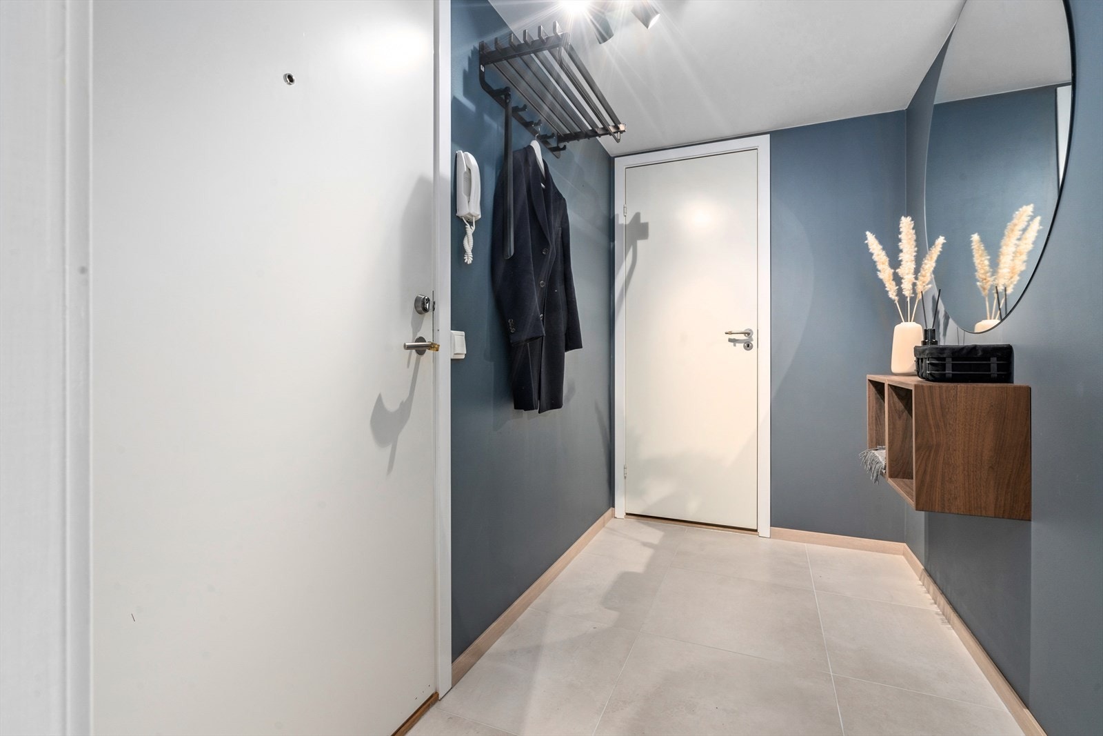 Entre/hall med ryddige flater - godt førsteinntrykk når du kommer hjem. Galleribilde