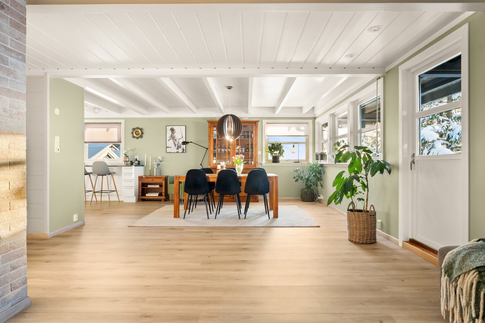 Oppussing av stue/kjøkken med ny kjøkkeninnredning og fornying av overflater i 2018. Galleribilde