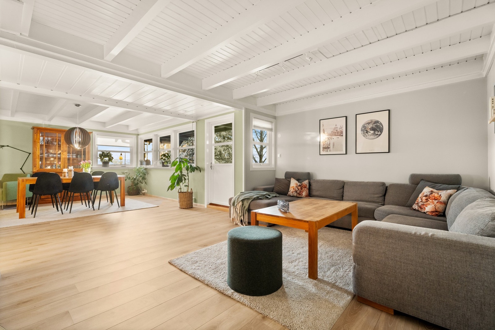 Her har du naturlig soner for sofakrok, spisebord og kjøkken. Galleribilde