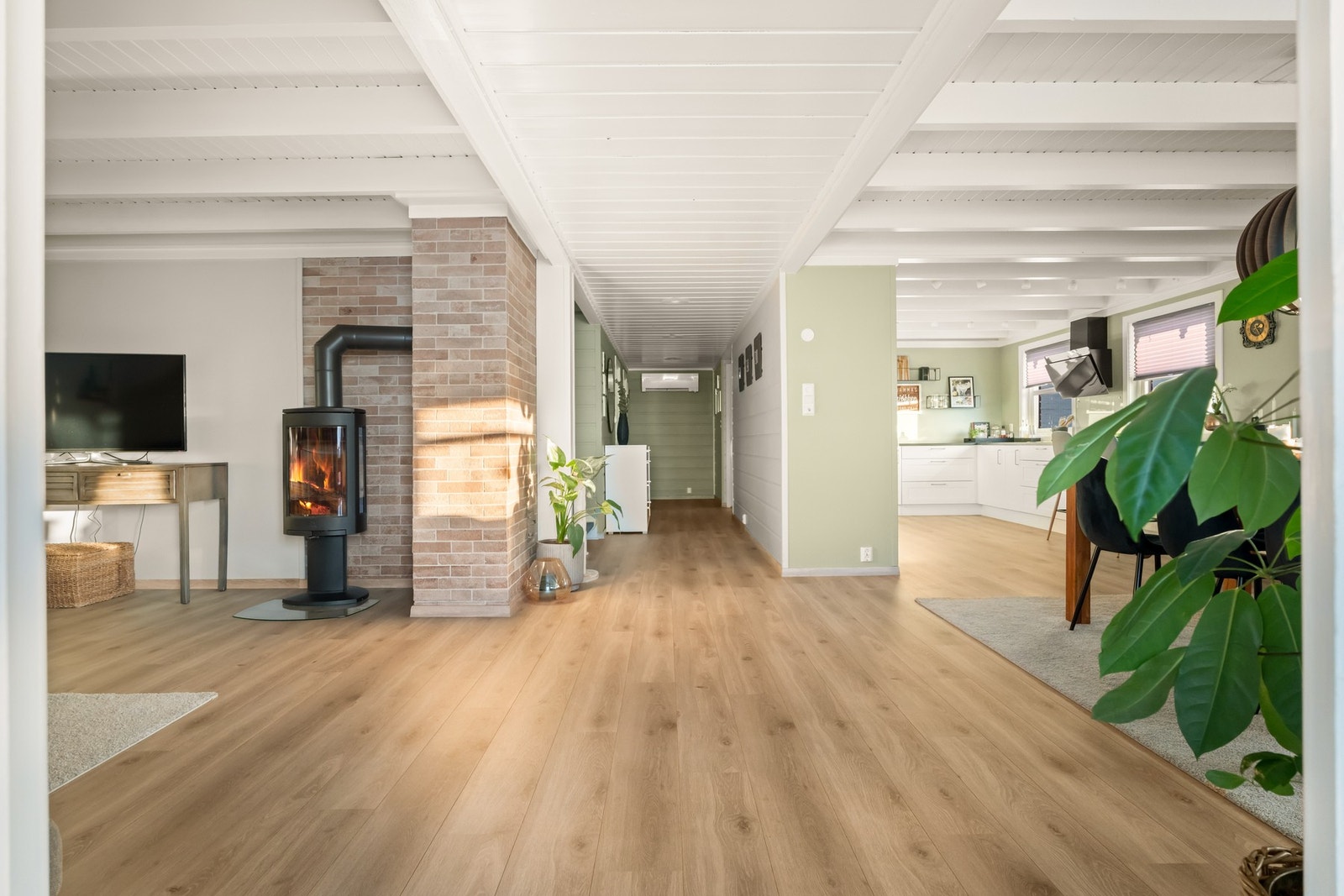 Det er elektrisk gulvvarme i hele hovedetasjen! Galleribilde