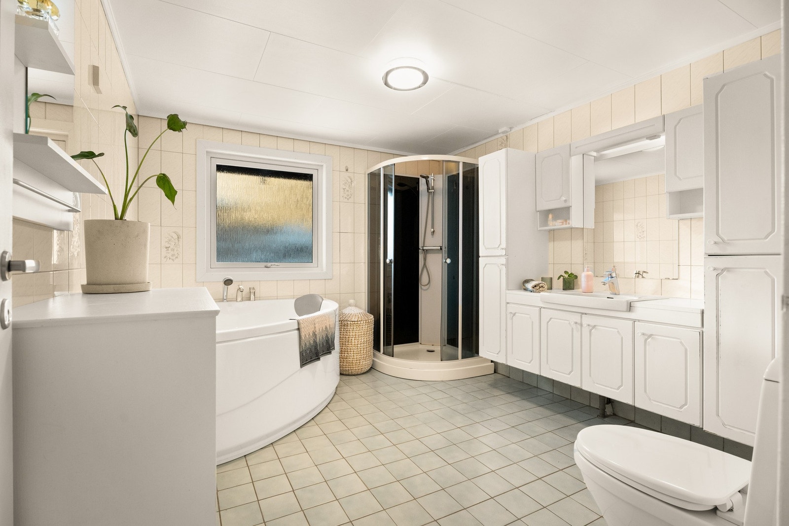 Flislagt bad med gulvvarme. Galleribilde