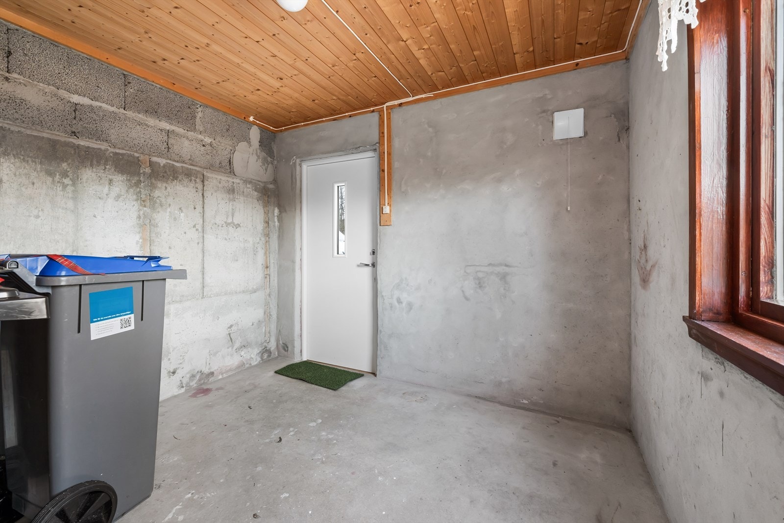 "Sportsboden" med egen inngang fra uteområdet. Døren er av nyere dato. Galleribilde