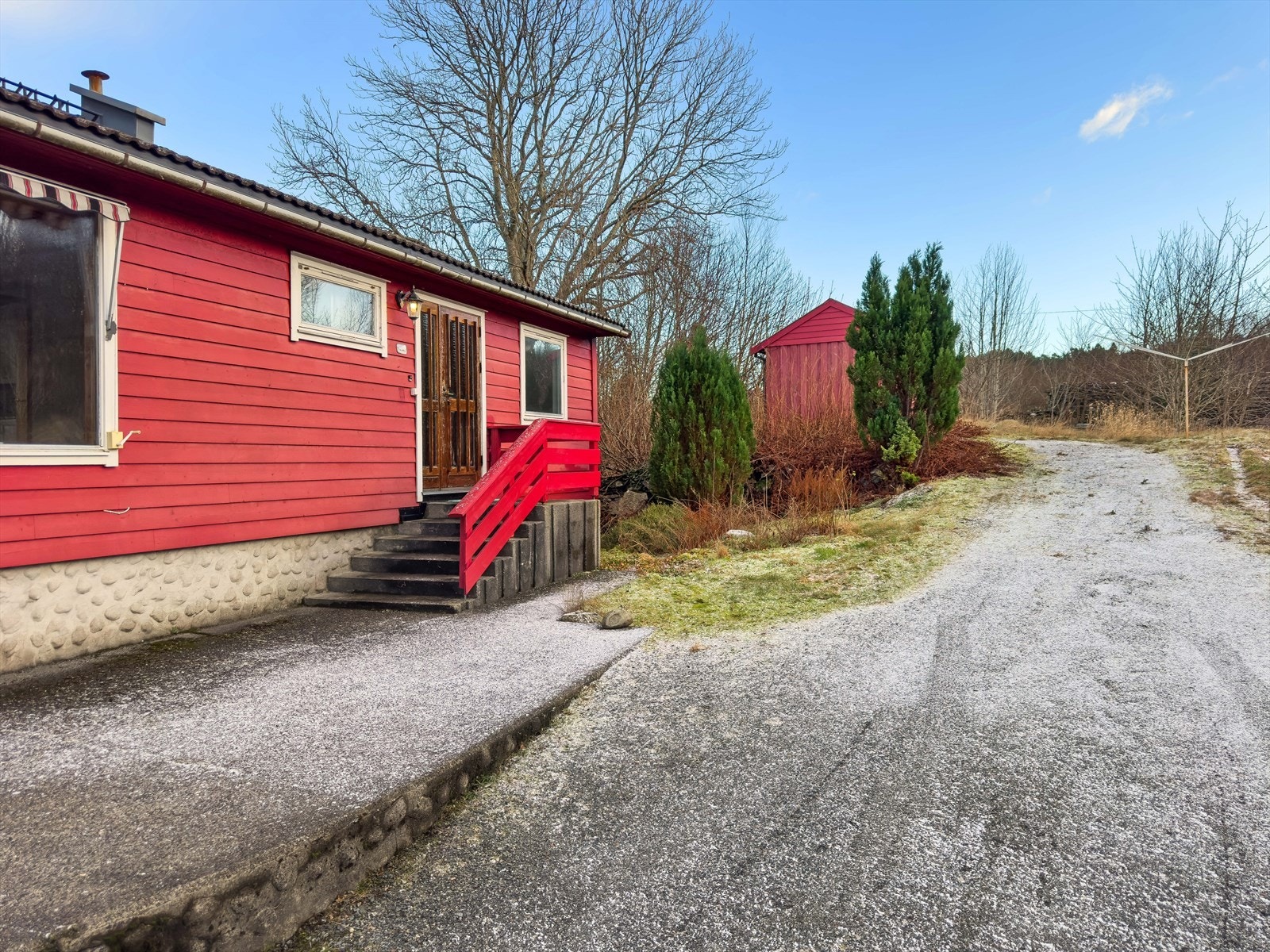 Uthus/tørkehus sørvest på eiendommen. Galleribilde