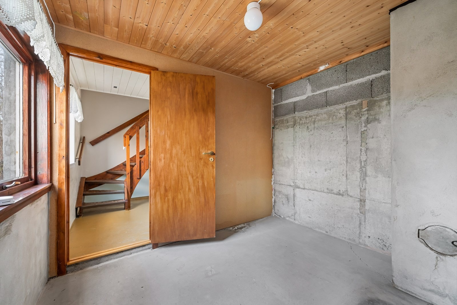 "Klesboden", som rommet er omtalt på opprinnelige tegninger. Godt med lysinnslipp også her. Galleribilde