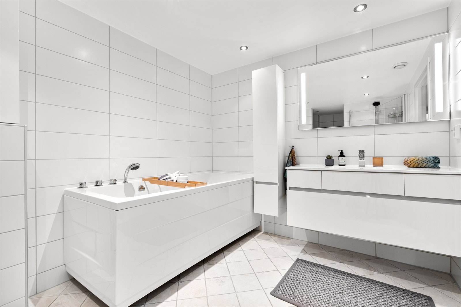 I tillegg er det opplegg for vaskemaskin, og badet har balansert ventilasjon som bidrar til et godt inneklima. Galleribilde