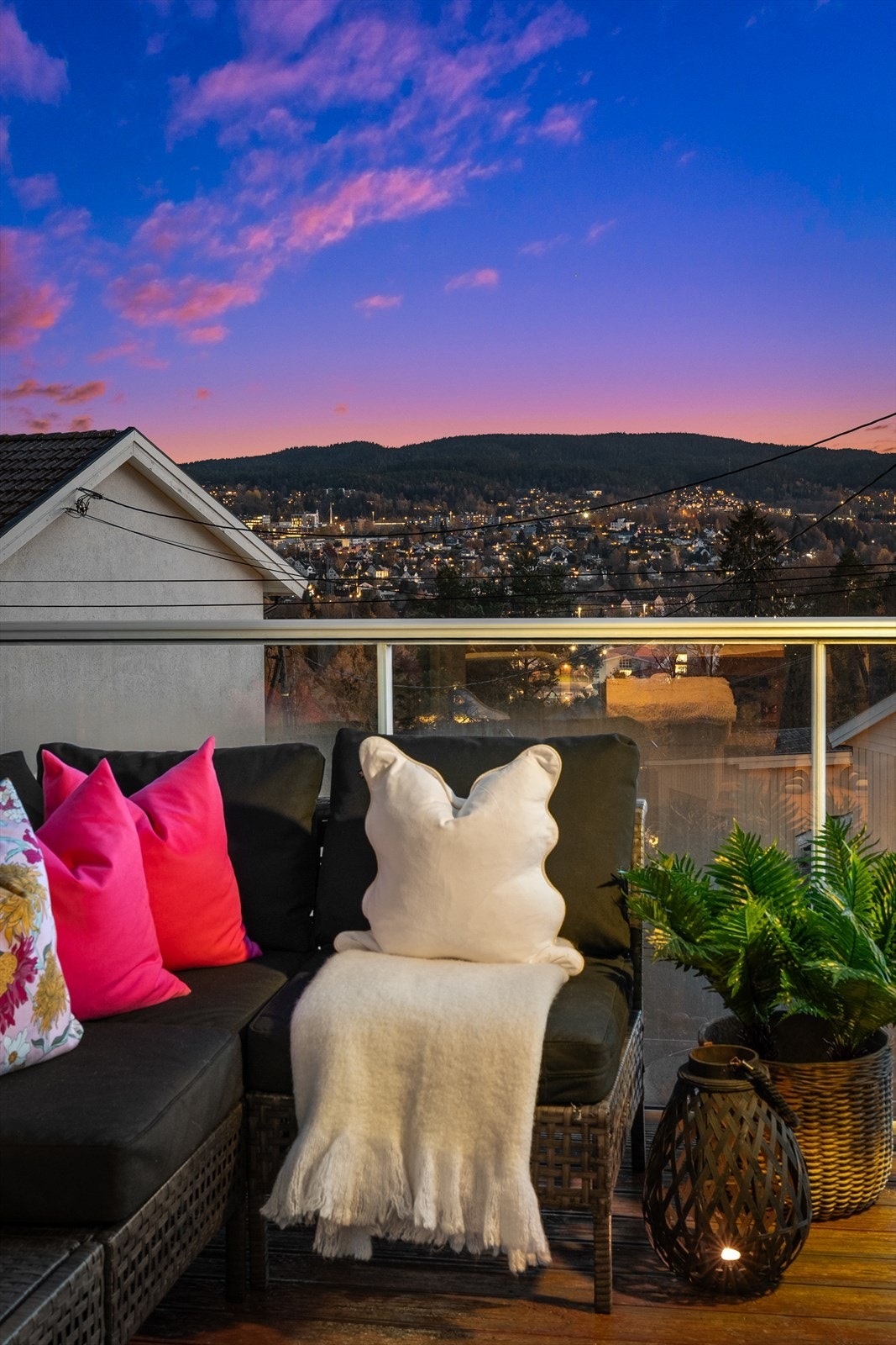 Spesielt vakker er utsikten på kveldstid. Galleribilde