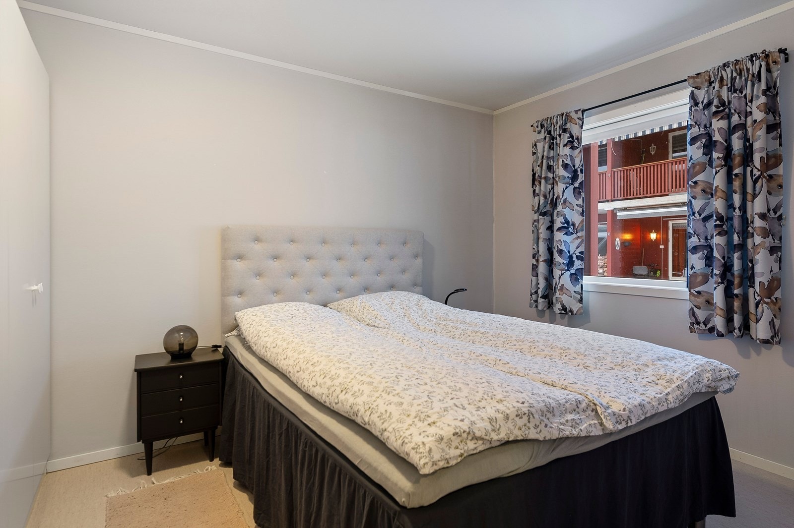 Hovedsoverom med garderobeplass. Galleribilde