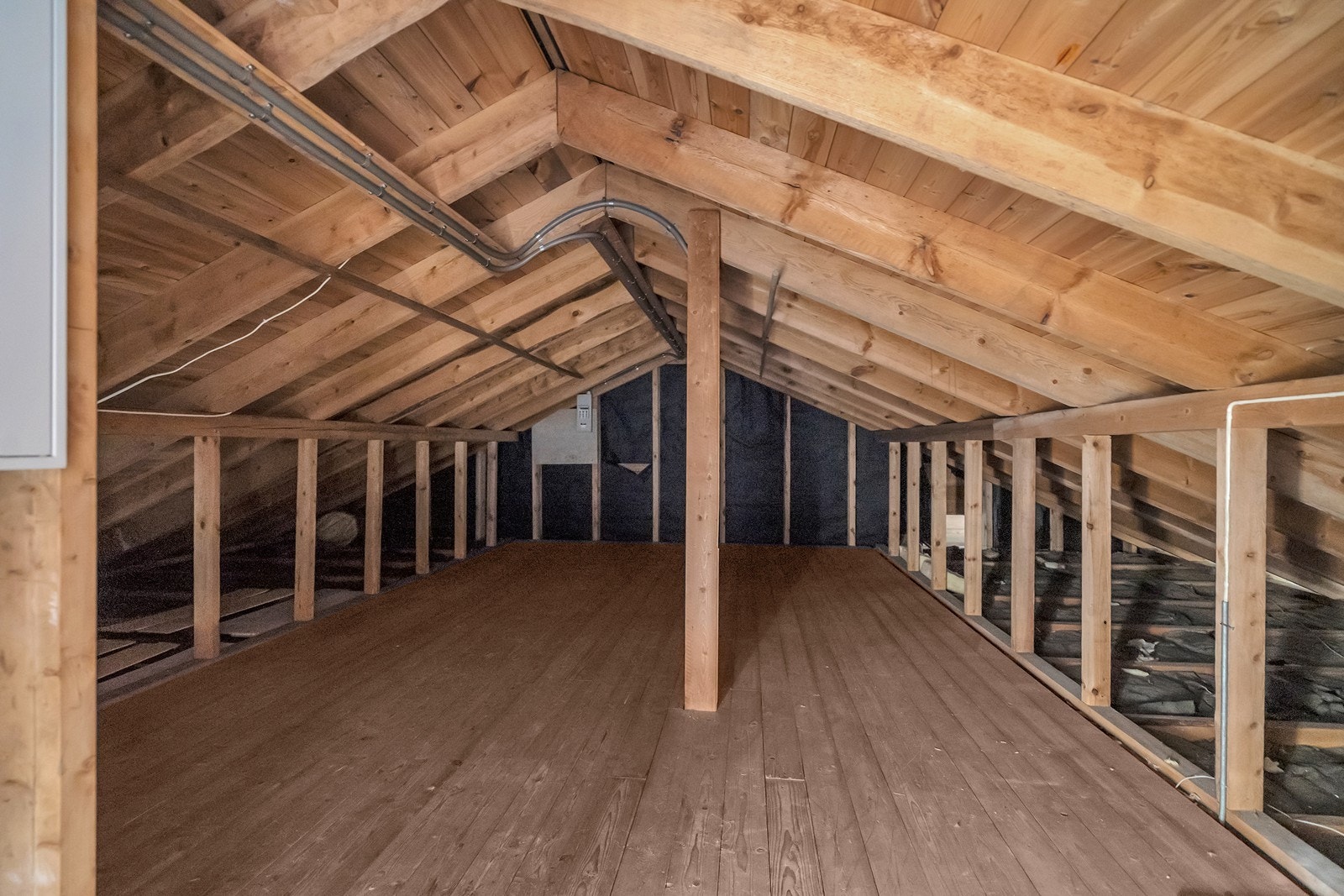 Mye lagringsplass på loft. Galleribilde