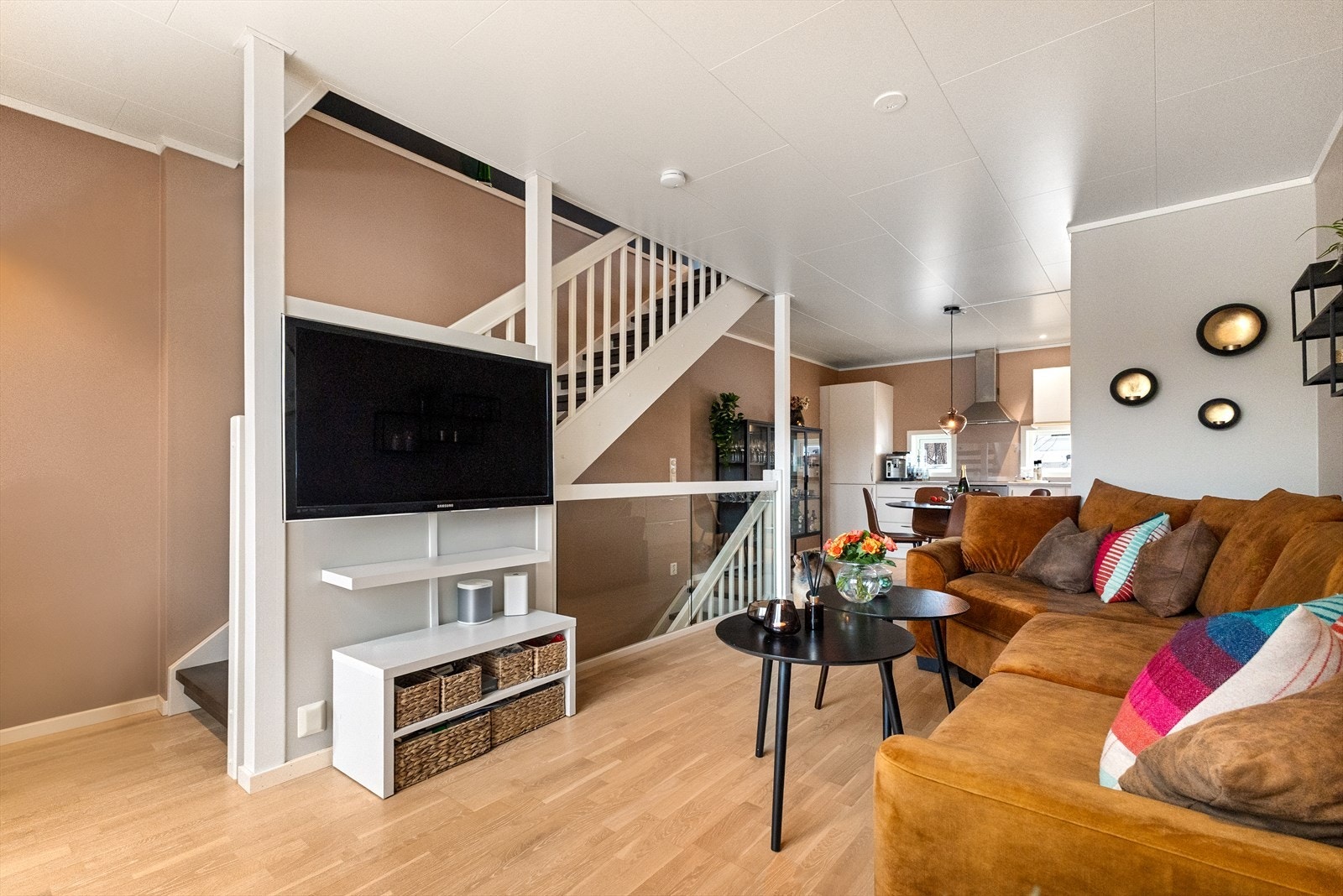 Boligen har balansert ventilasjon og er teknisk sett av høy klasse. Her er det bare å flytte rett inn. Galleribilde