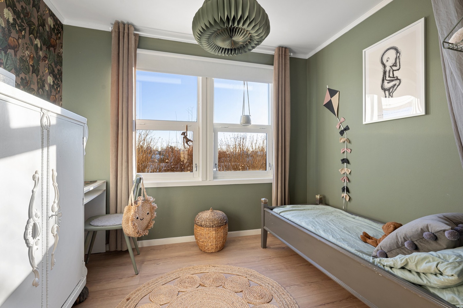 Soverom i underetasje (byggemeldt soverom) med fine lysforhold Galleribilde
