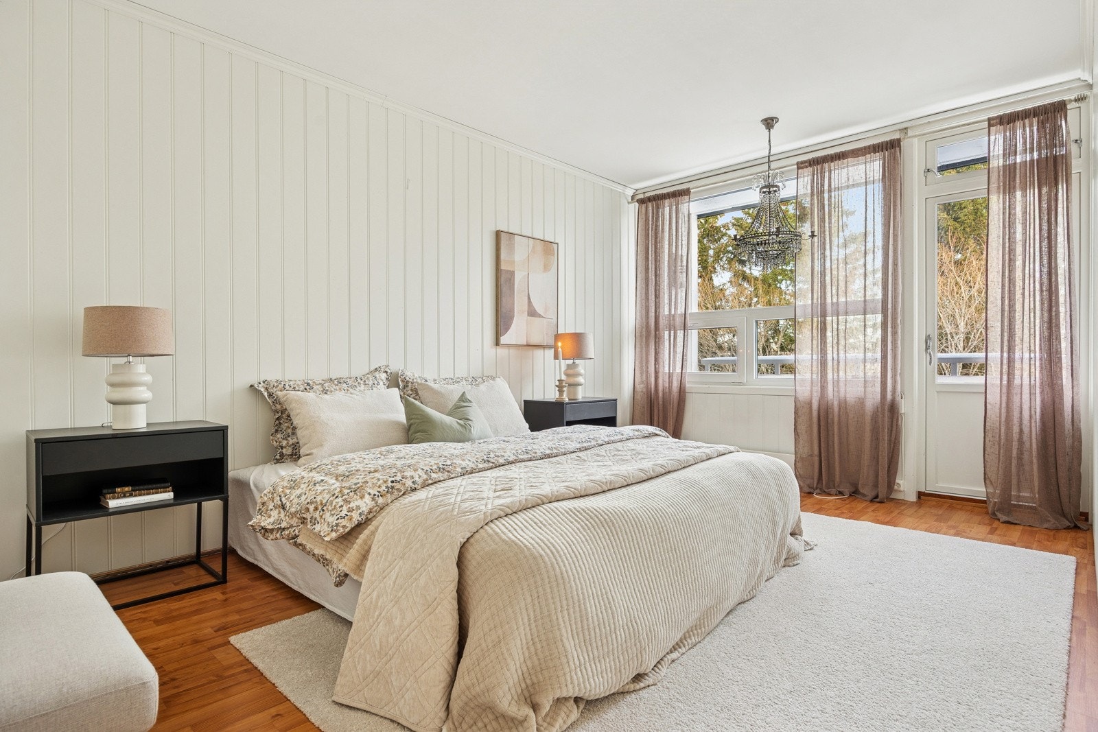 Det største soverommet er på 14 kvm og har i tillegg egen luftebalkong på ca. 3 kvm. Galleribilde