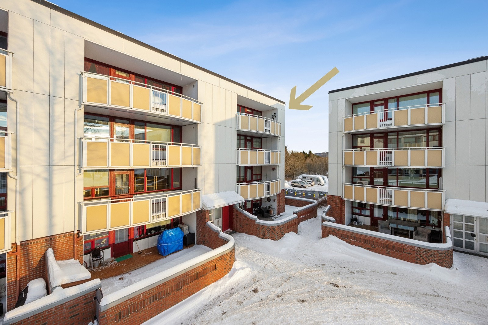 Borettslaget byr på rikelig med biloppstillingsplasser på parkeringsplass ved siden av blokka. Velkommen til Saupstadringen 53A! Galleribilde