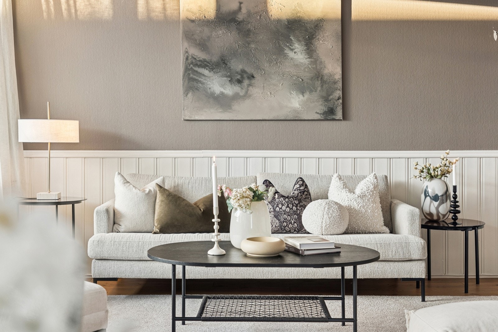 Leiligheten har et internt bruksareal på hele 100 kvm - i tillegg kommer 16 kvm bodplass fordelt på 4 boder samt 18 kvm balkongareal. Galleribilde