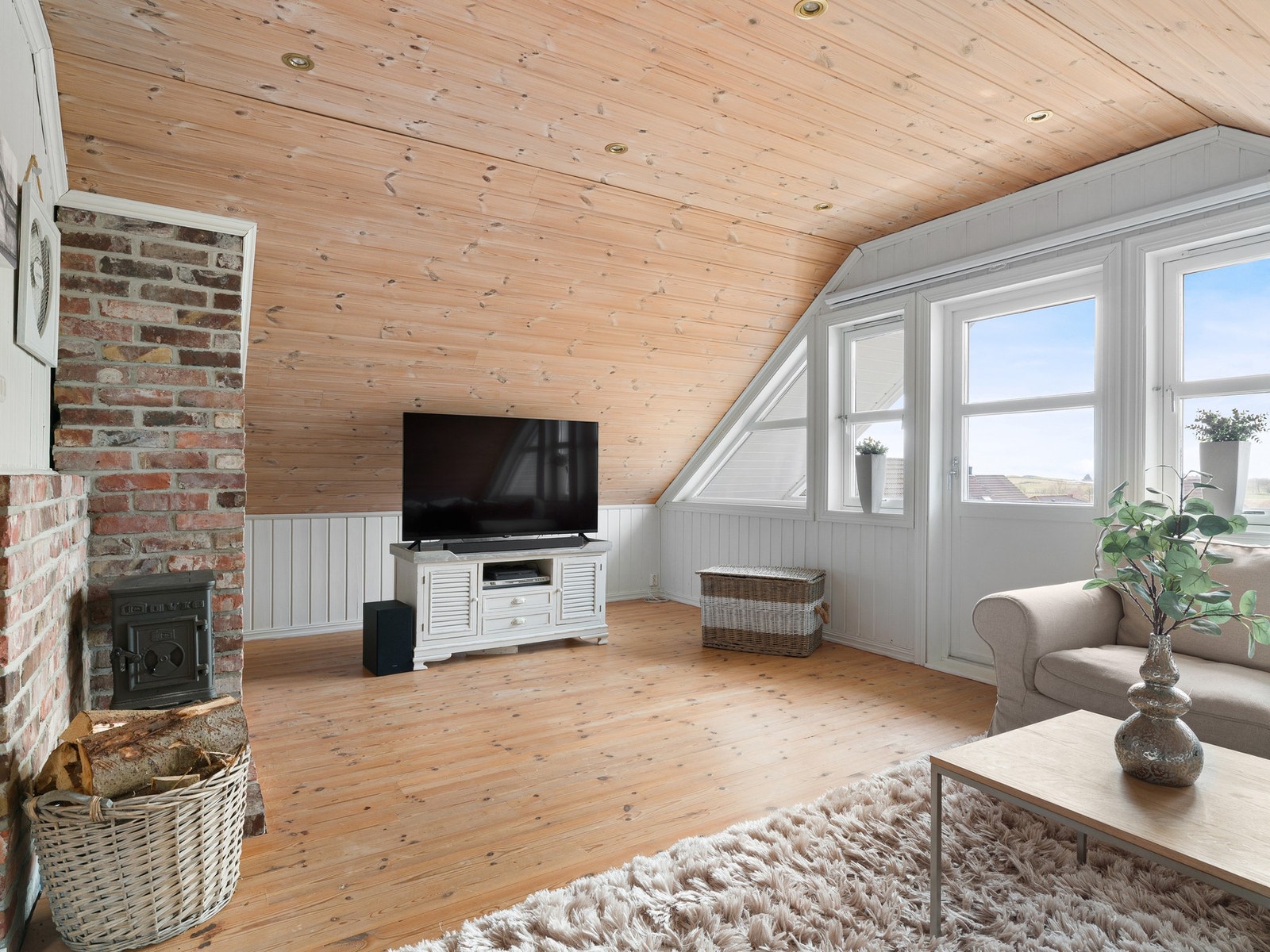 Fra stuen har man utgang til boligens balkong. Galleribilde