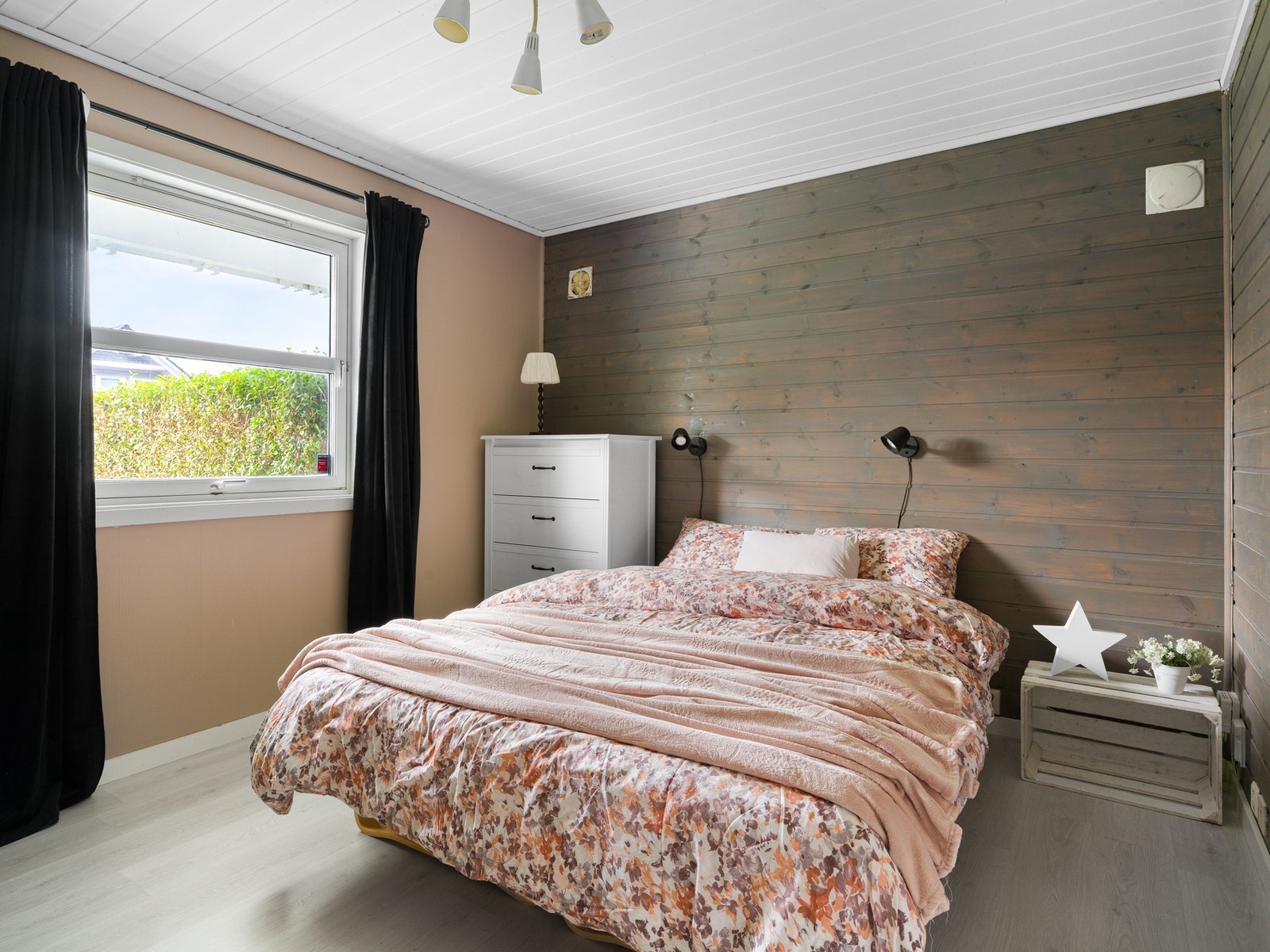 Med nøytrale overflater, er alle rommene lette å møblere og tilpasse etter egne ønsker. Galleribilde