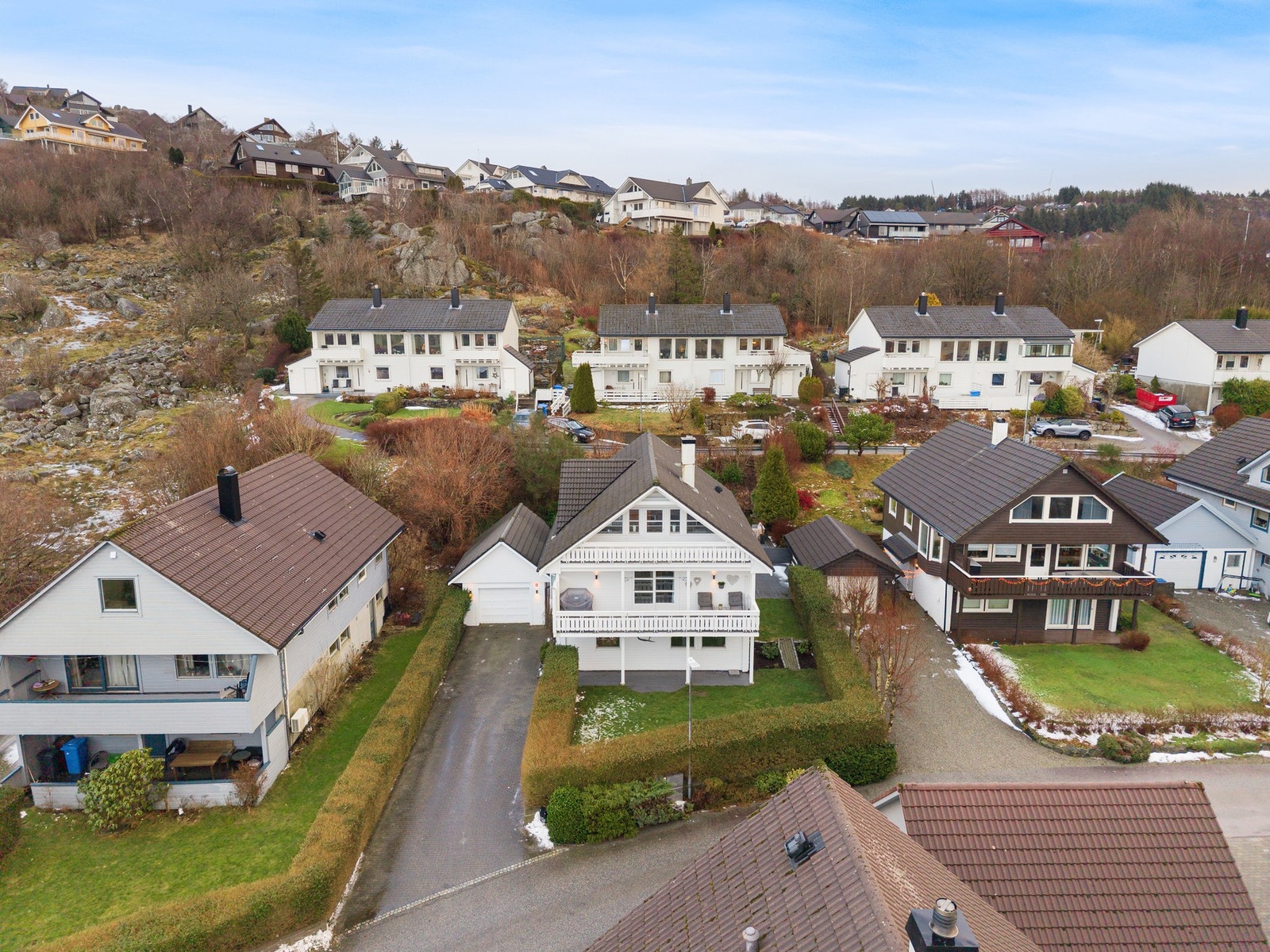 Fra eiendommen er det stort sett gangvei hele veien til Lye barneskole og Lye ungdomsskole. Galleribilde