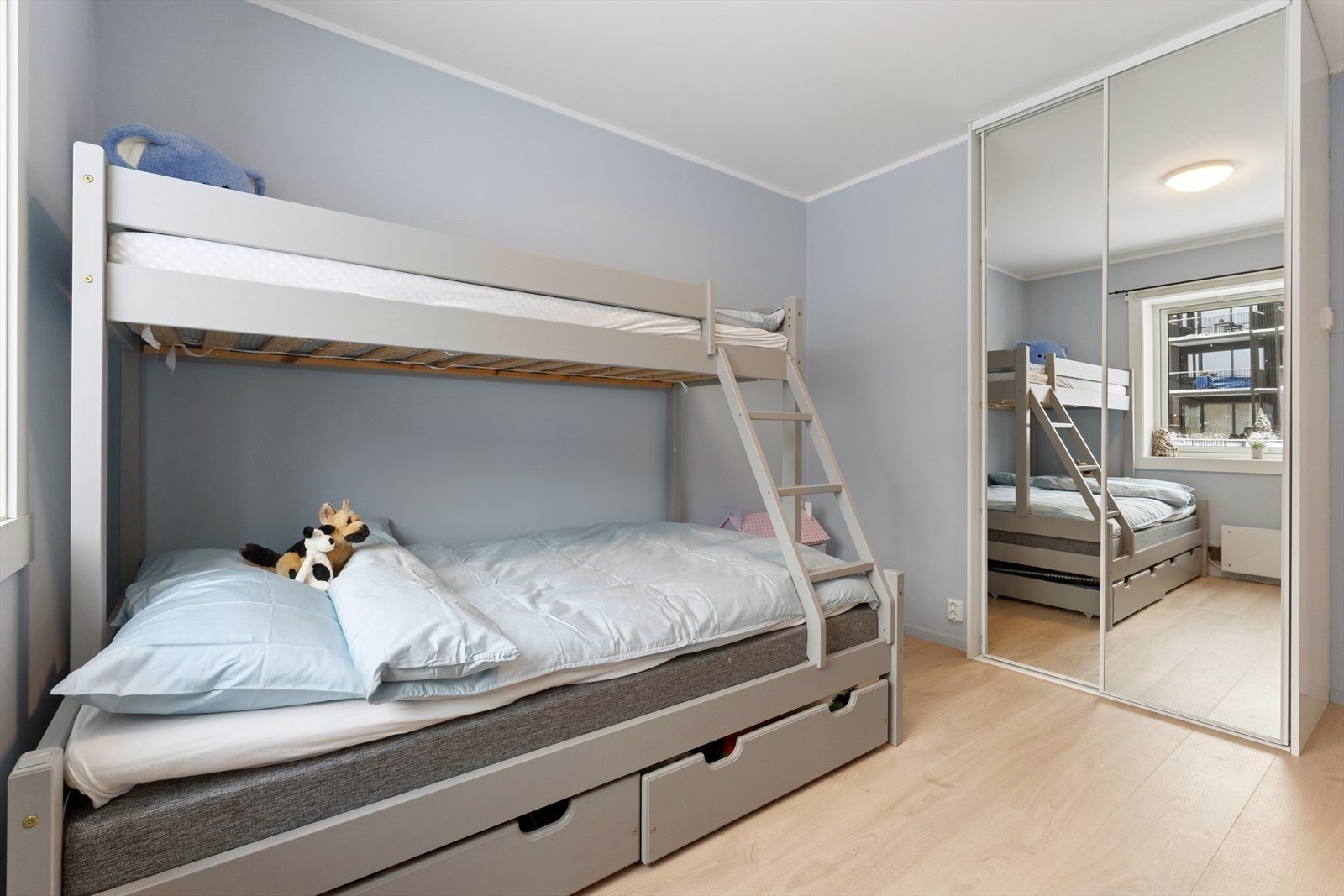 Rommet egner seg ypperlig som barnerom, gjesterom eller hjemmekontor. Galleribilde