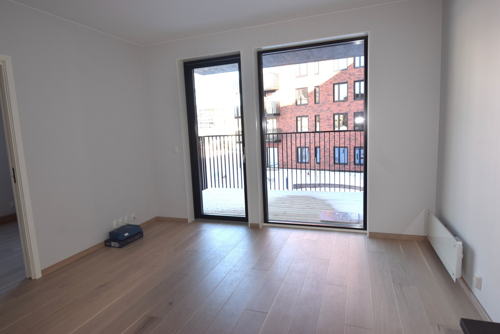 Stue med utgang til balkong. Galleribilde