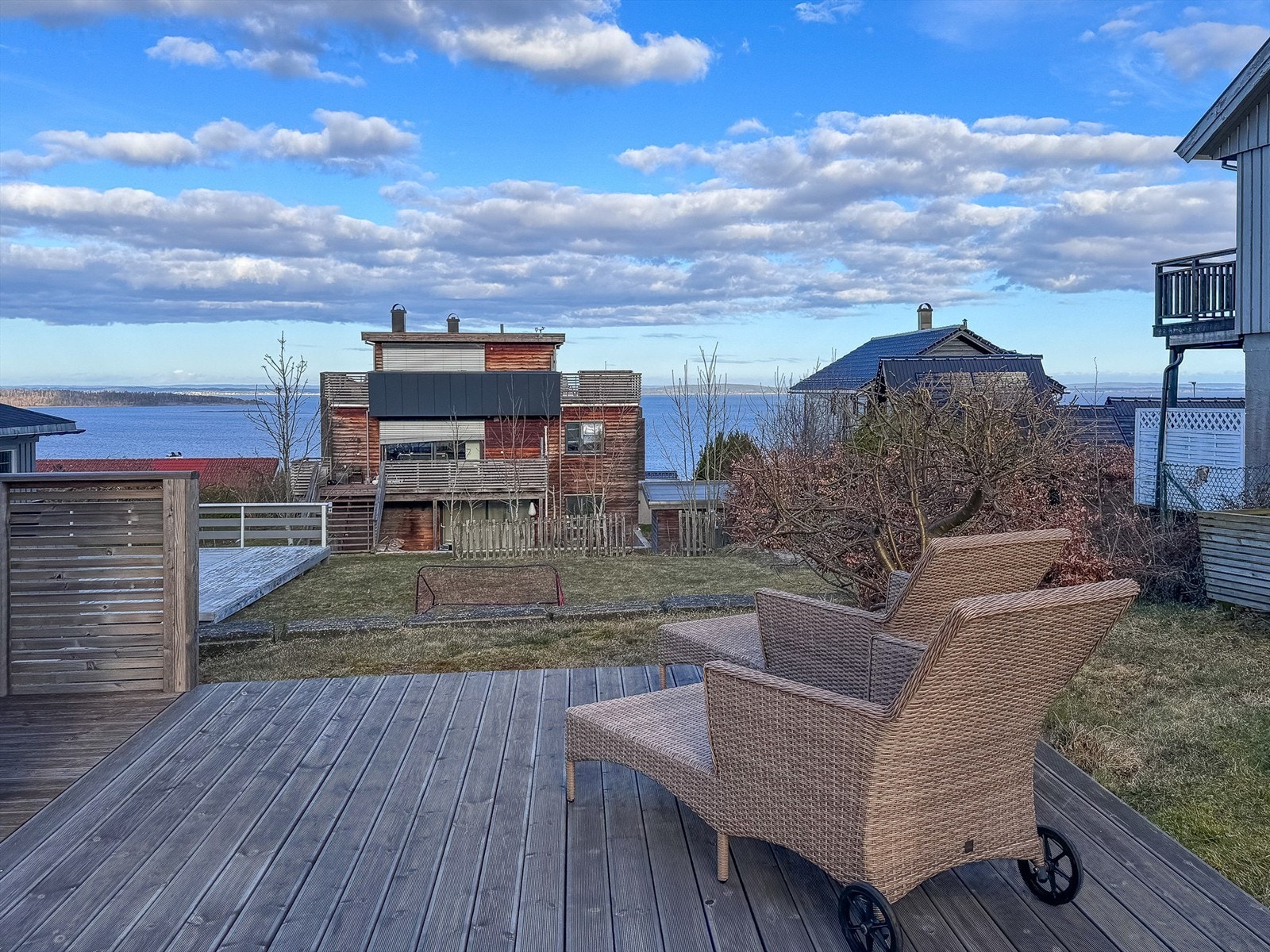 Terrasse mot øst med tidlig morgensol Galleribilde