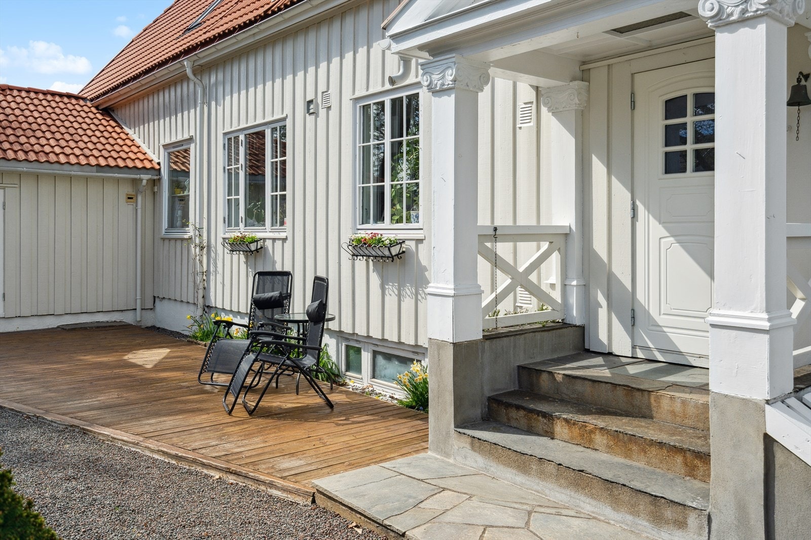 Et hyggelig inngangsparti ønsker deg hjertelig velkommen hjem. Galleribilde