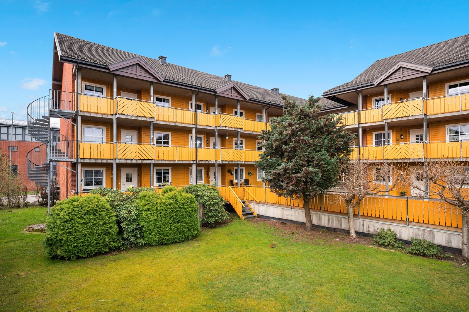 Her bor du i et veletablert og attraktivt borettslag med nærhet til alt du skulle trenge i hverdagen Galleribilde