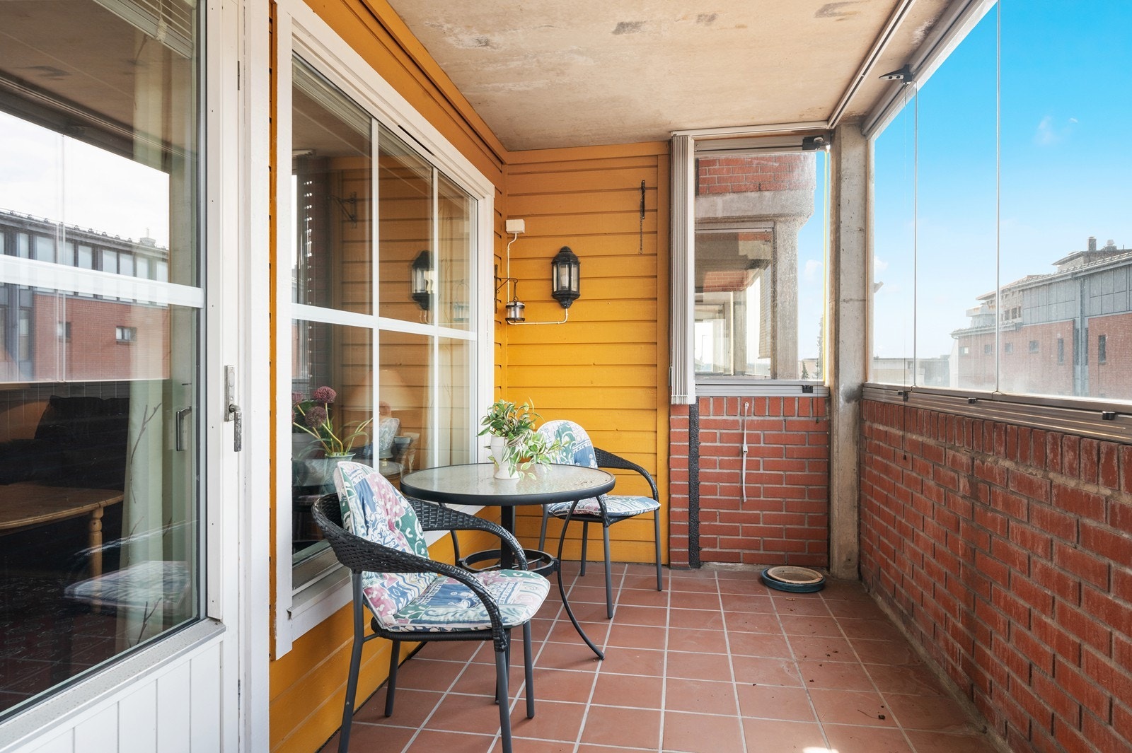 Inngalsset balkong, som kan nytes året rundt, uansett vær. Galleribilde