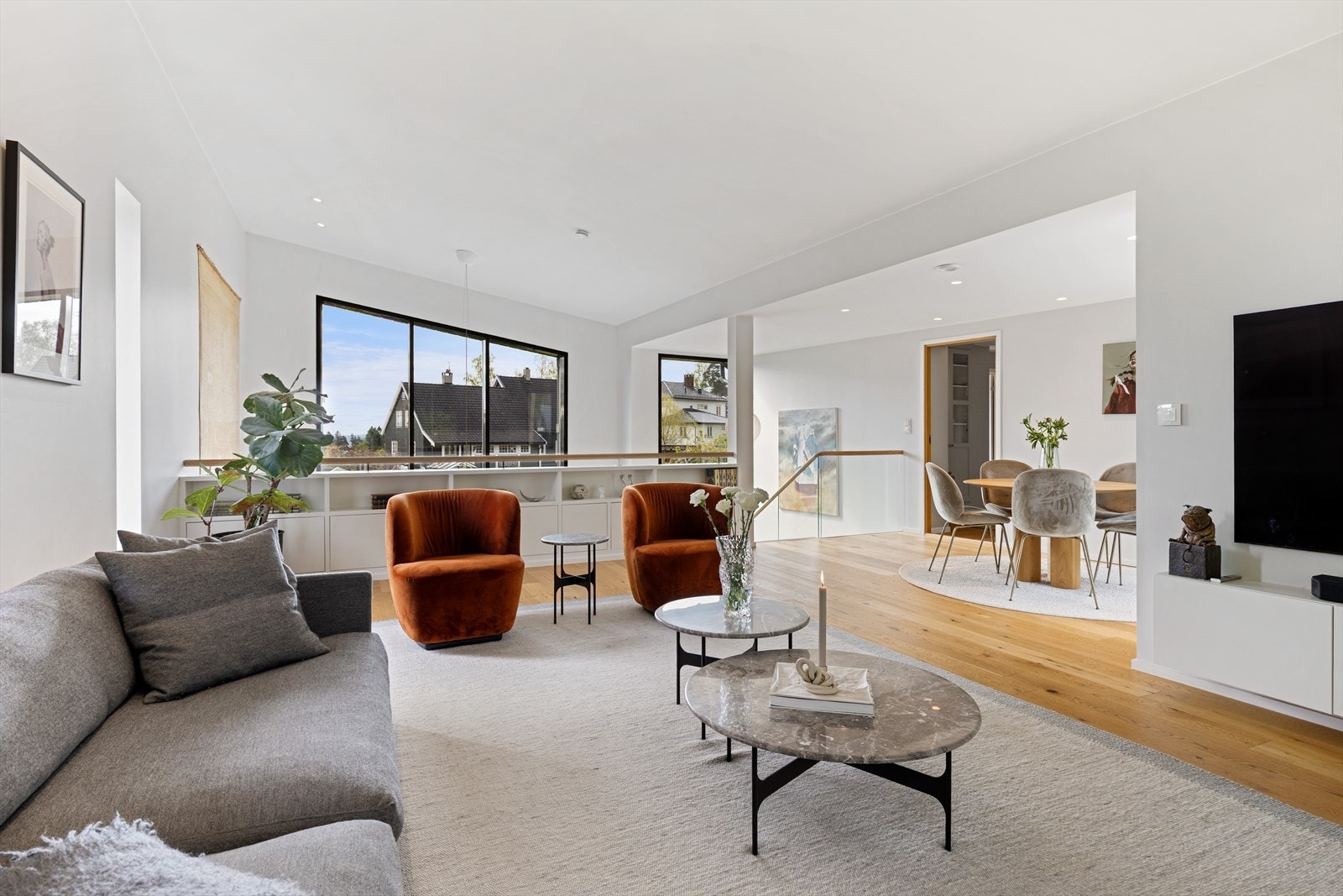 Boligen kombinerer funksjon og estetikk med gjennomtenkt design. Galleribilde