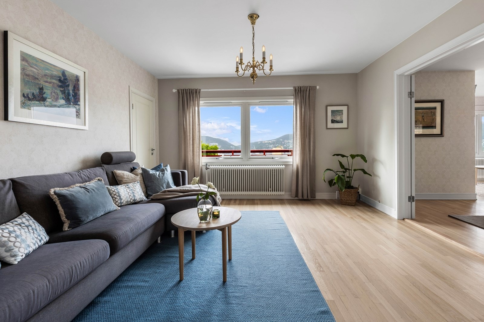 Fra stuen er det adkomst til soverom Galleribilde