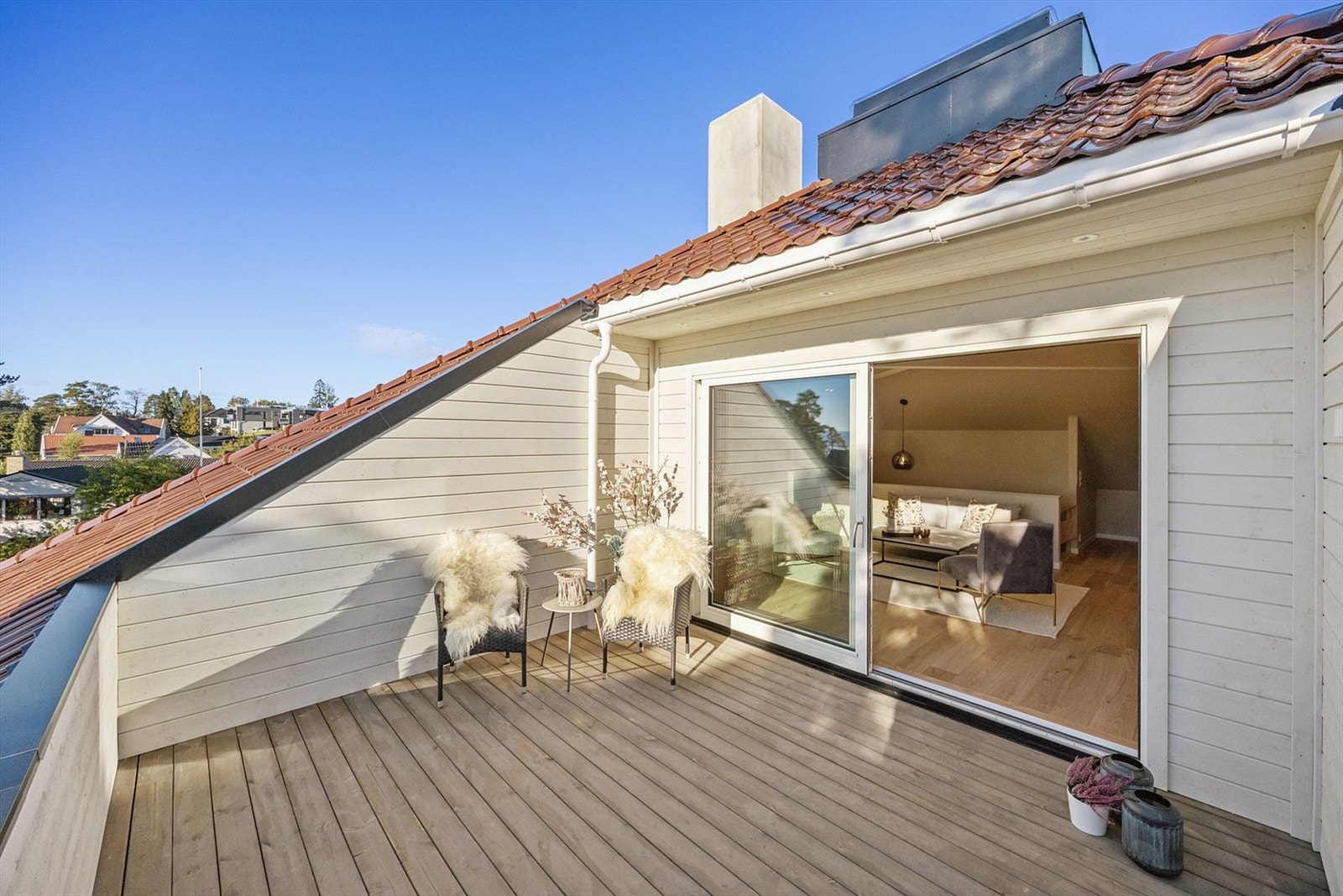 Vestvendt balkong på 14. kvm. med flott utsikt. Galleribilde