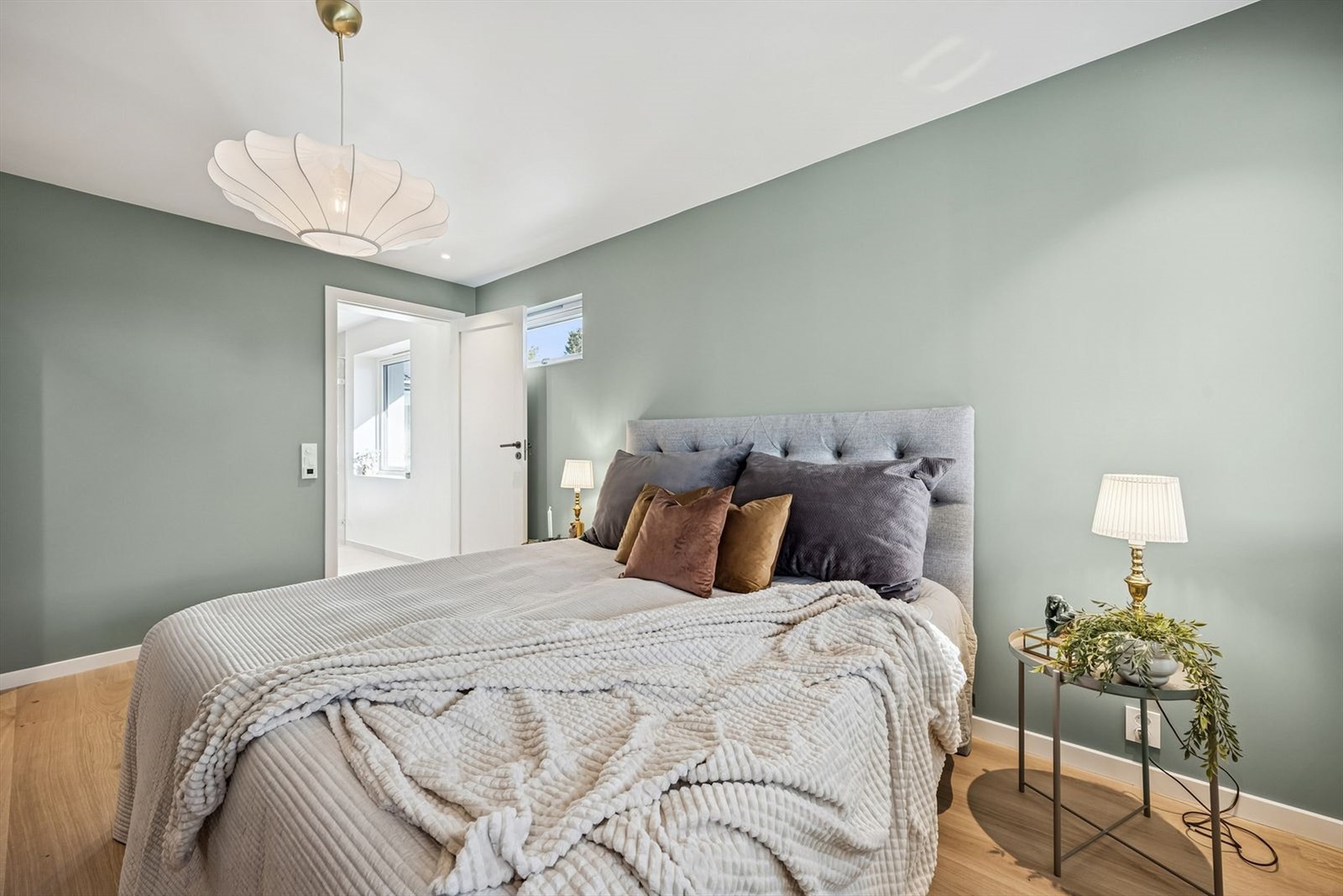 Etasjen inneholder fire soverom, alle med god størrelse og naturlig lys. Galleribilde