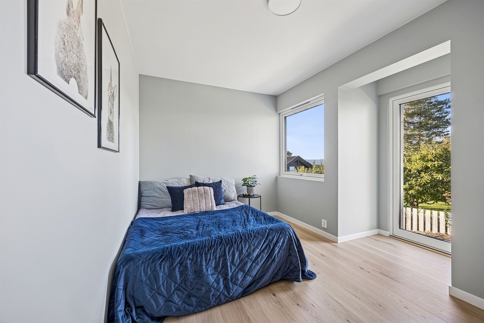 De øvrige rommene har ulike størrelser og innredninger, med plass til både dobbeltseng, skrivebord og oppbevaring. Galleribilde