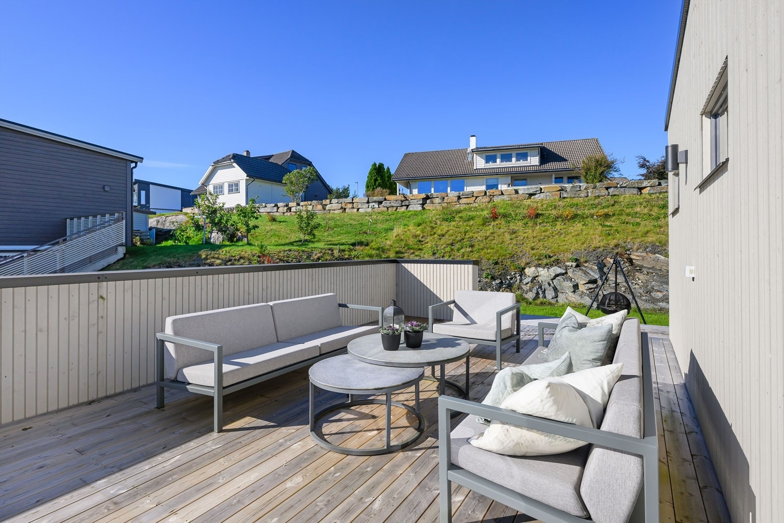 Direkte fra stue har du utgang til takterrasse over carport Galleribilde