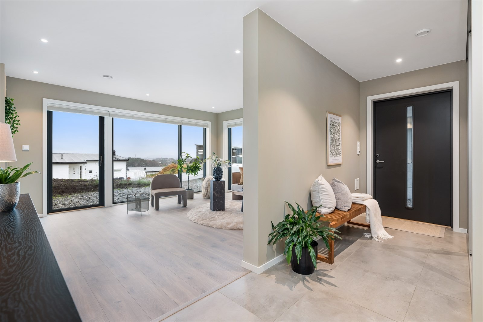 Lunt og behagelig førsteinntrykk med varme i alle gulv i 1.etasje Galleribilde