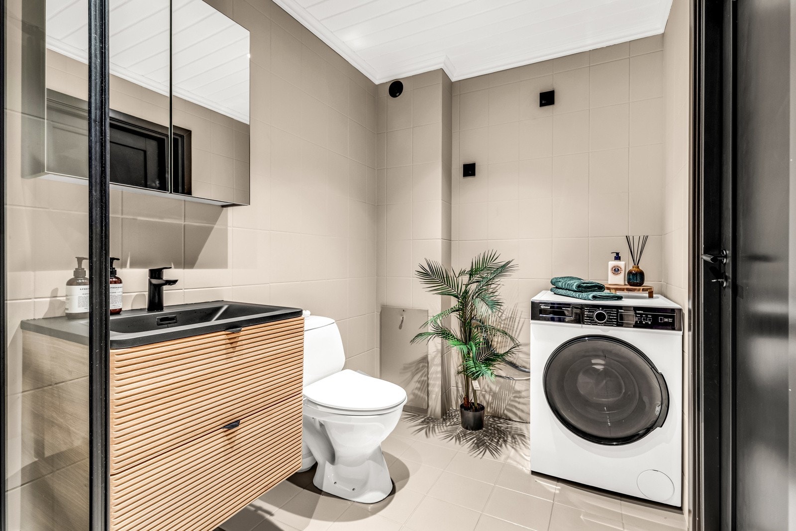 Det er opplegg for vaskemaskin på badet Galleribilde