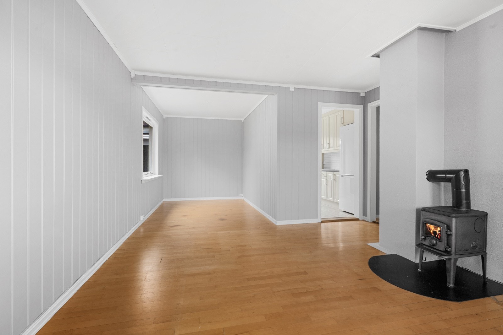 Stue- den innerste delen her kan deles av slik at det blir 2 soverom Galleribilde