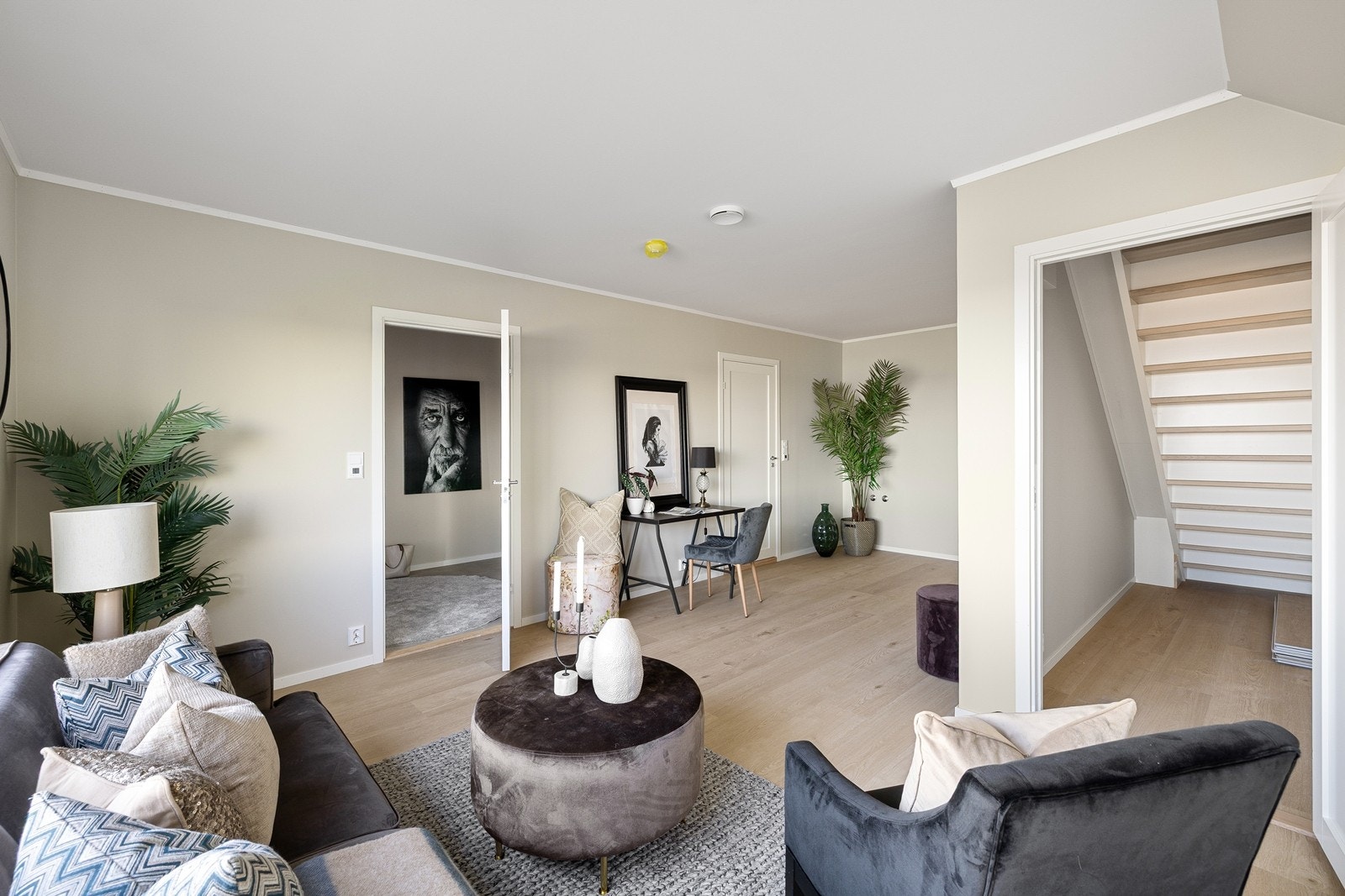 Underetasjen inneholder blant annet en ekstra stue, soverom og bad. Galleribilde