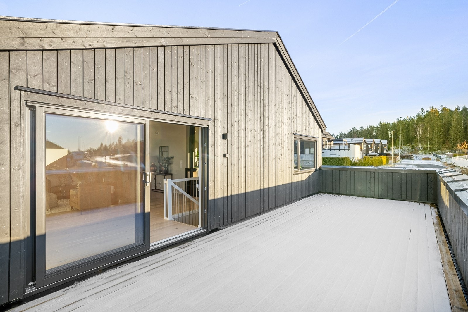 Her er det god plass til utemøbler, grill og sosiale sammenkomster. Galleribilde