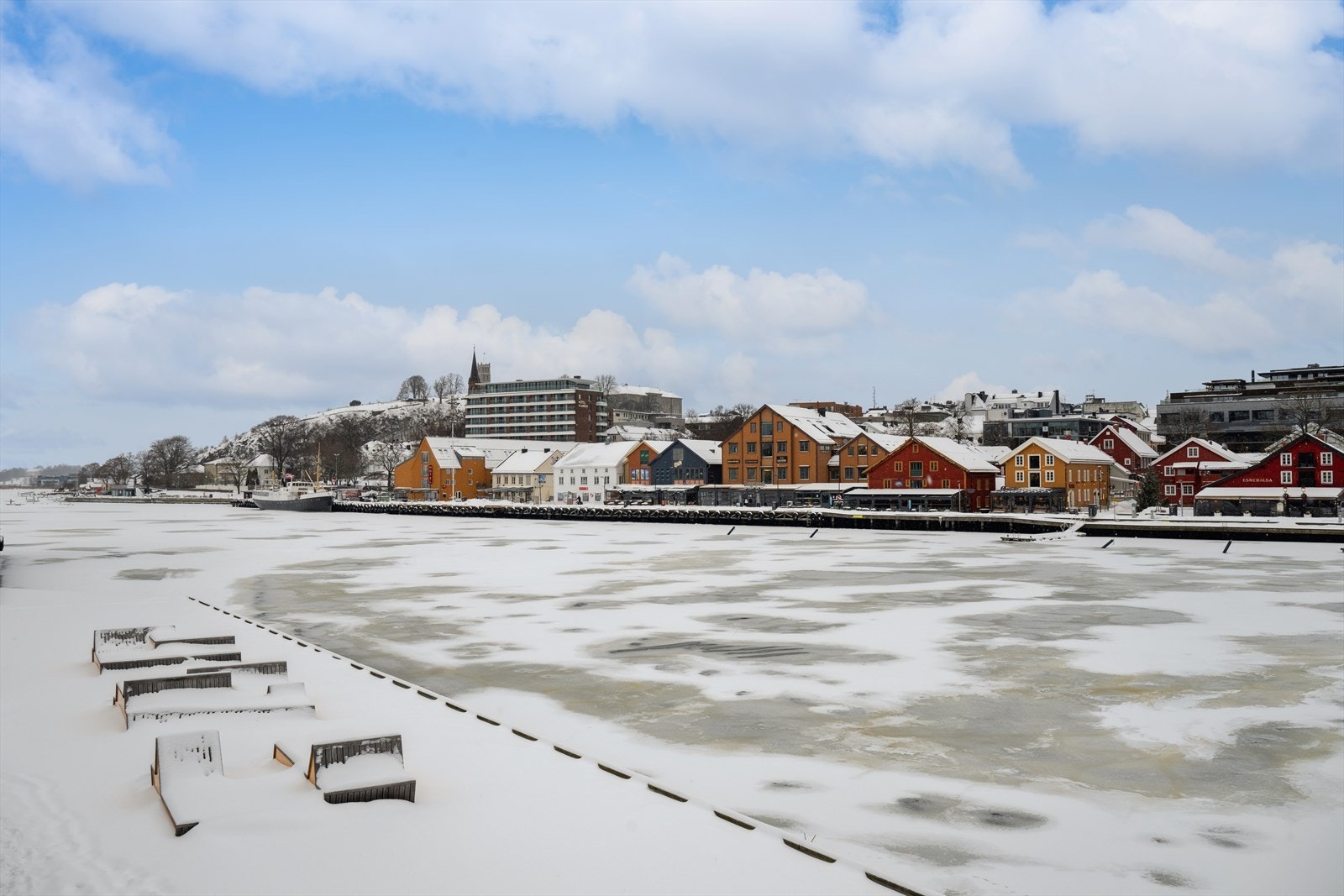 Nærhet til den historiske og sjarmerende Brygga i Tønsberg. Galleribilde
