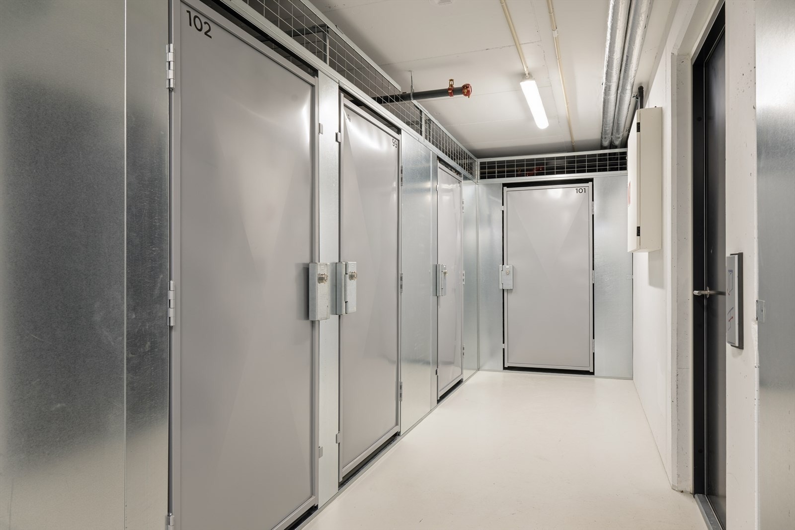 Leiligheten disponerer en bod på ca. 5 kvm i byggets kjeller. Galleribilde