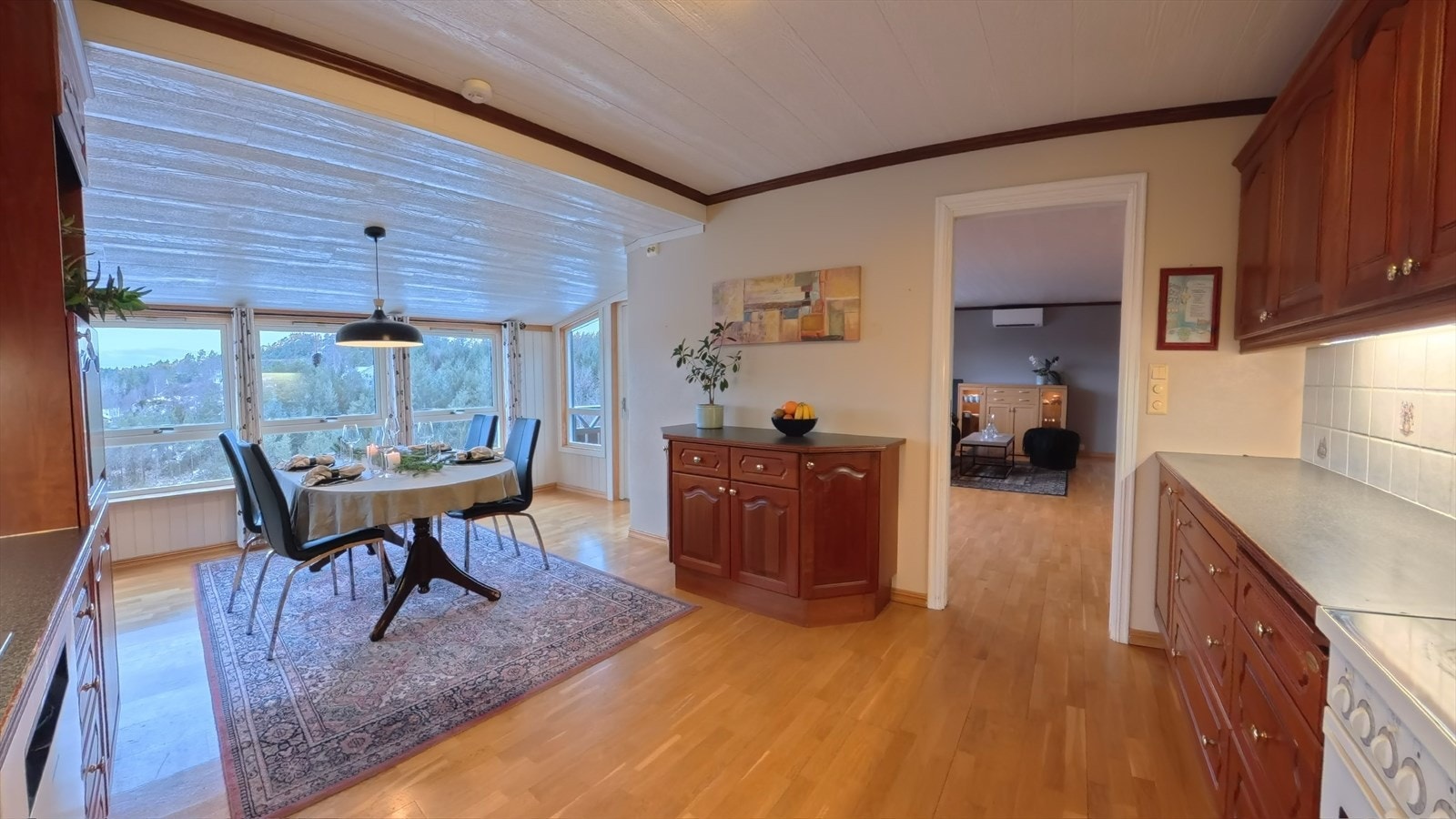 God plass til spisebord. Galleribilde