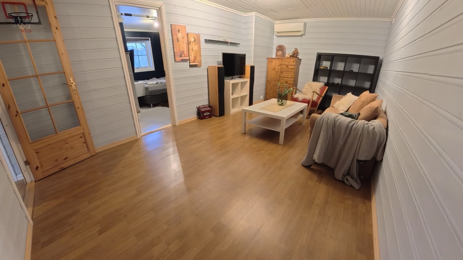 Rommene i kjelleren er godkjent som "disponibelt areal" - Her får du ekstra plass som de yngste vil ha stor glede av. Galleribilde