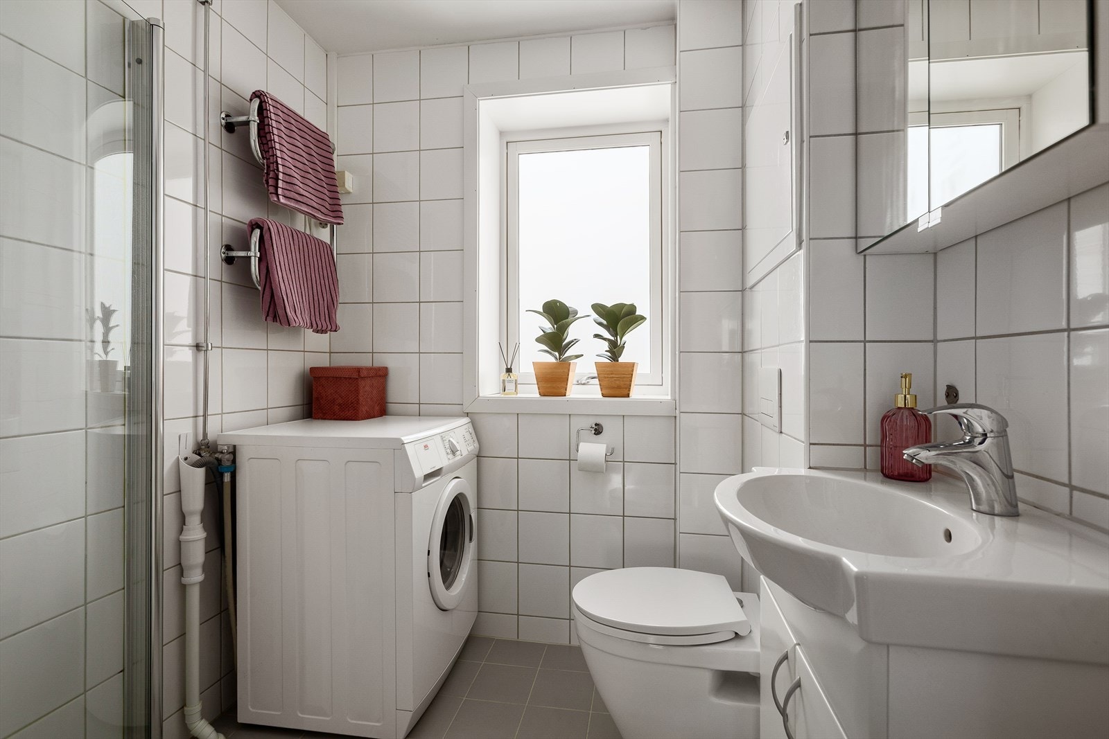 Flislagt bad med varmekabler som er renovert i 2010 i regi av aksjelaget Galleribilde