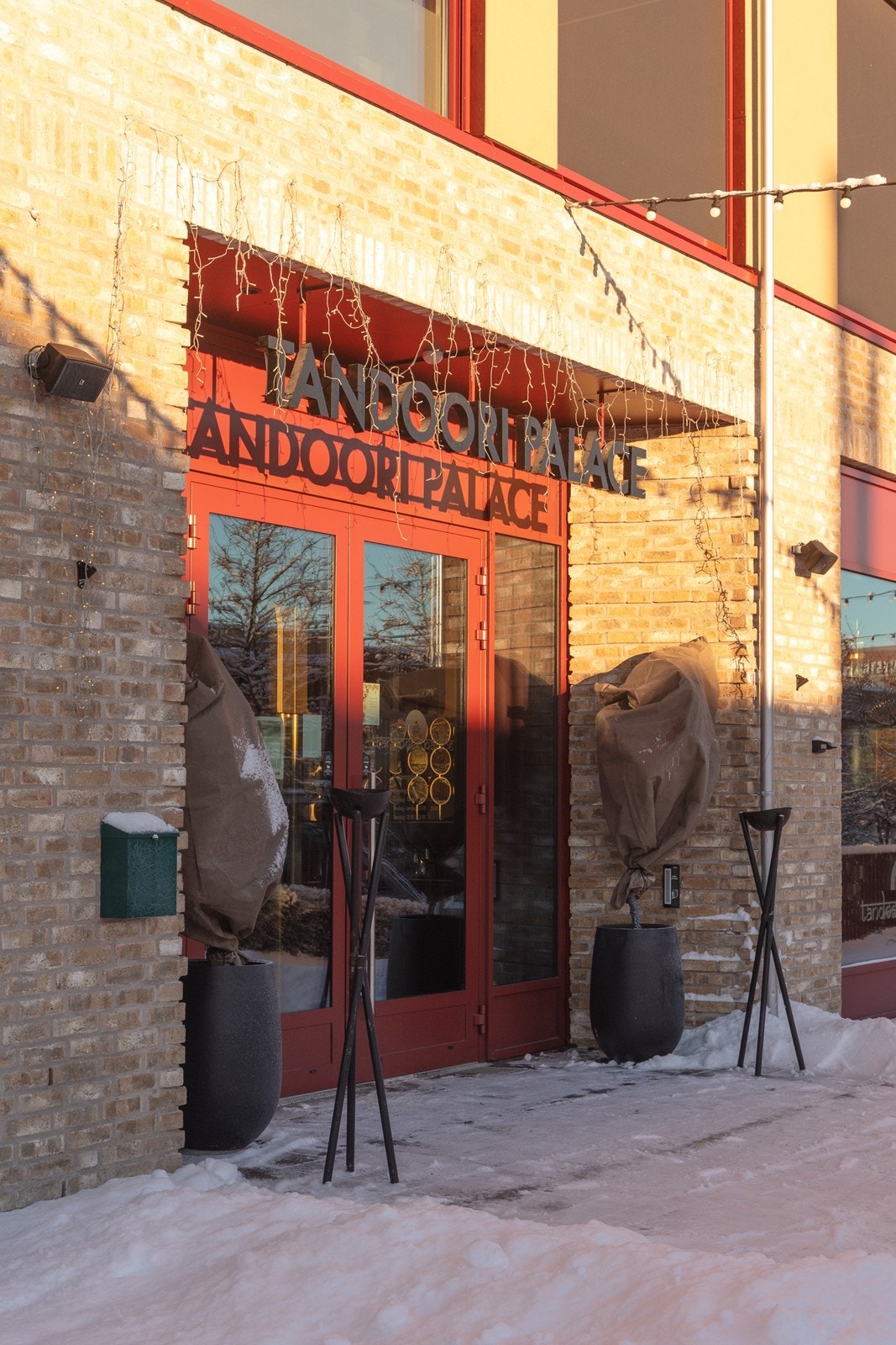 Fra leiligheten er det kun en kort spasertur til Ski stasjon. Galleribilde