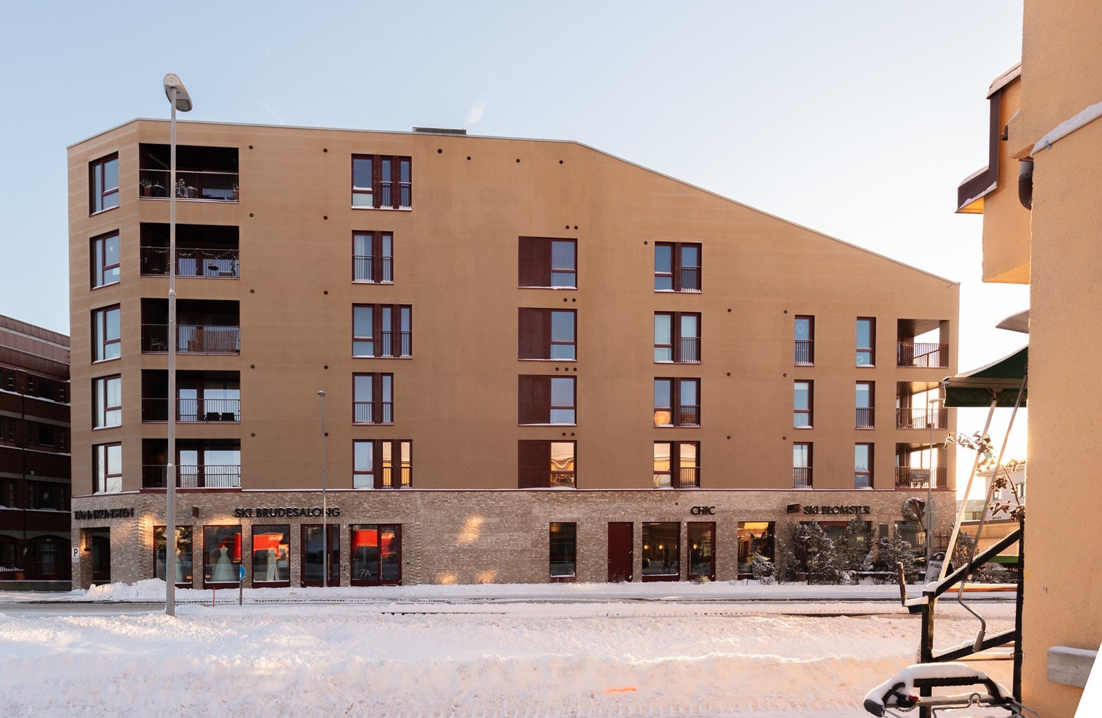 Beliggenhet i hjertet av Ski sentrum med umiddelbar nærhet til alle servicetilbud. Galleribilde