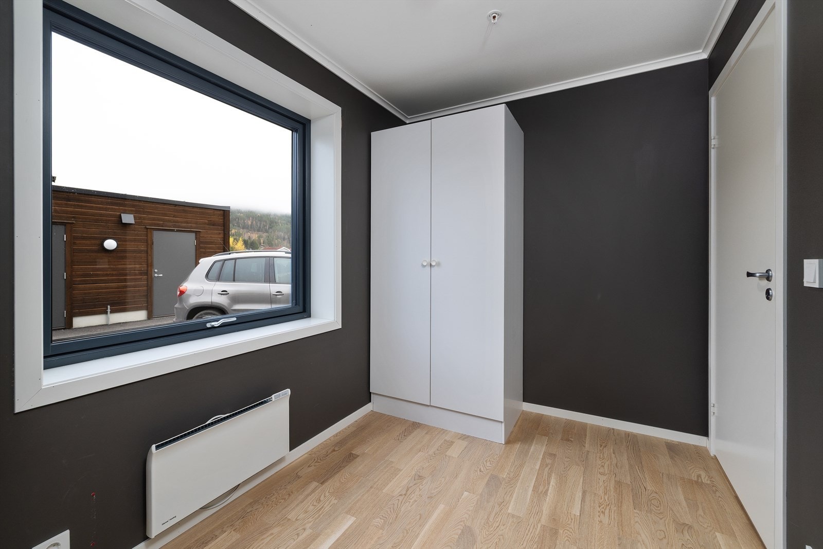 Også dette soverommet har plass til garderobeskap for effektiv oppbevaring. Galleribilde