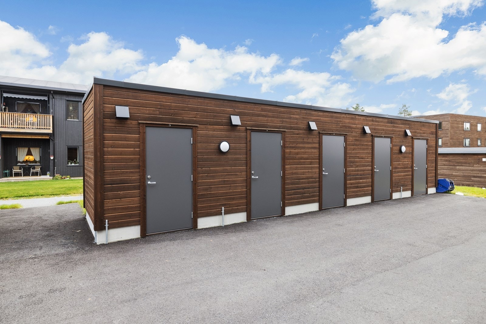 Hver seksjon disponerer en egen, romslig sportsbod i separat bodanlegg. Galleribilde